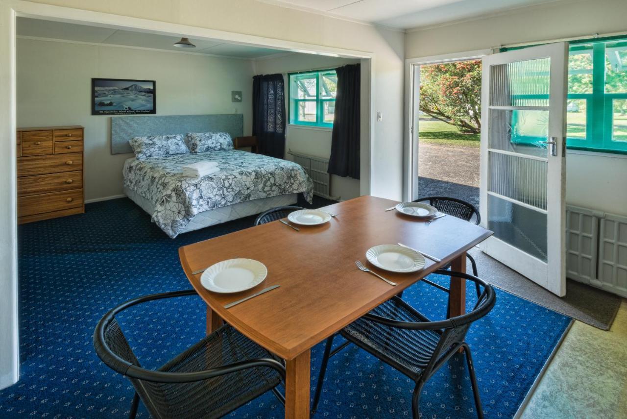 Oasis Motel & Holiday Park Турангі Екстер'єр фото